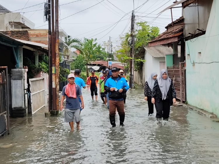 Sigap Tangani Banjir, Dinas PU Pemkot Bandar Lampung Kerja Keras Hingga Dini Hari