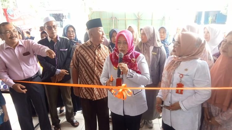 Usai Gunting Pita Oleh Kadis Kesehatan, Apotek Zikhasya Farma Candimas Resmi Dibuka