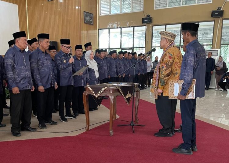 H. Tony Eka Candra Mengukuhkan Pengurus ICMI Orda Way Kanan Periode 2025-2030.