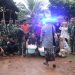 TMMD Ke-123 Kodim 0412/LU bersama Warga Dalam Membagikan Takjil