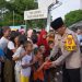 Kodim 0412 dan Polres Bersama PSMTI Lampung Utara Bagikan Takjil Kepada Warga