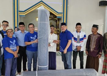 Partai Demokrat Tubaba Bagikan Ambal Masjid dan Ratusan Takjil 