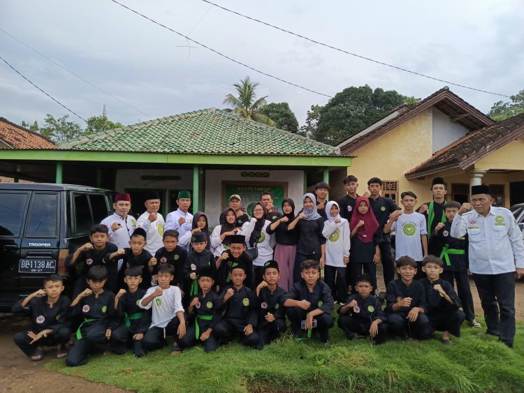 Kesti TTKKDH Lamtim Bagikan 250 Paket Takjil