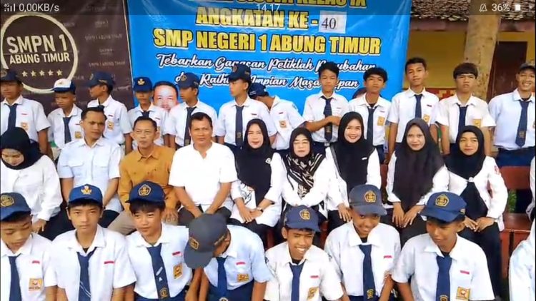 SMP Negeri 1 Abung Timur Lepas Angkatan Ke-40 dengan Semarak Sosialisasi Damkar dan Tradisi Mandi Air