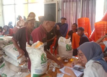 Pemerintah Desa Sumber Tani Salurkan Bantuan Pangan Kepada 164 KPM