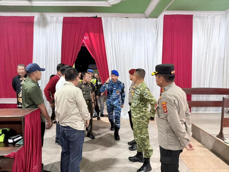 Pastikan Keamanan Malam Natal, Polres Tulang Bawang Lakukan Pengecekan Pospam Ops Lilin Krakatau 2025 Bersama Forkopimda