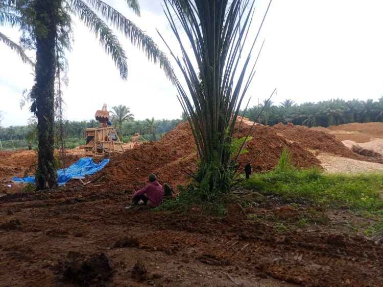 PETI Gunakan Excavator di Desa Merantih Tran B3 Milik Jekson porak-porandakan Alam, Aparat dan Pemdes Dinilai Tutup Mata