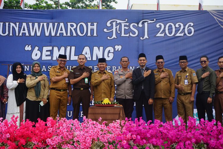 Pukul Gong, Wabup A. Khafidh Resmikan Al-Munawarroh Fest 2026