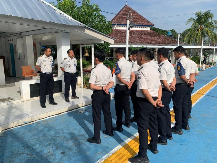 Kegiatan Razia dan Penggeledahan Kamar Hunian Warga Binaan Lapas Kelas IIA Kotabumi