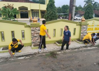 Polsek Sungkai Utara Gelar Jum’at Bersih Bersama Forkopincam