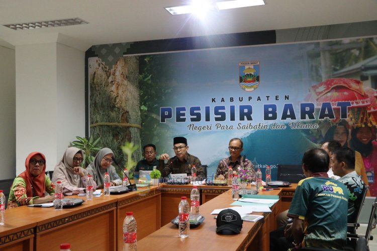 SEKDA PESISIR BARAT TEDI ZADMIKO IKUTI RAPAT KOORDINASI VIRTUAL DENGAN KANTOR STAF KEPRESIDENAN RI
