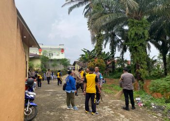 Bersihkan Masjid dan Gereja, Polres Merangin dan Pelajar Tunjukkan Kepedulian Lingkungan