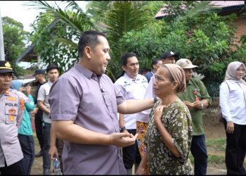 Sambangi Korban Banjir Selango, Bupati M. Syukur: Bapak Ibu Tidak Sendirian