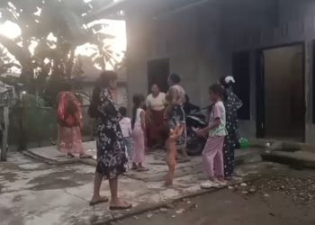Emak-Emak Geruduk Rumah Diduga Bandar Sabu di Tabir, Teriak Minta Polisi Bertindak