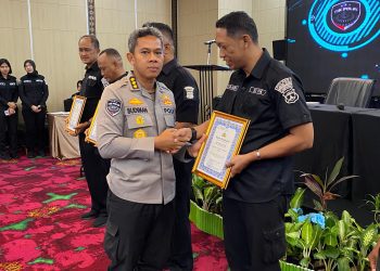 Polres Lampung Utara Raih Penghargaan Tercepat dalam Pelaksanaan Download Aplikasi Super App Polri dan Petugas Polisi 110