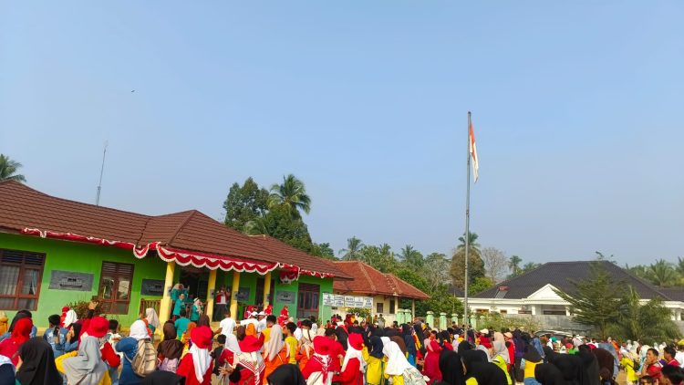 MERIAH, RATUSAN WARGA SUNGKAI UTARA IKUTI JALAN SEHAT DAN SENAM BERSAMA HUT RI KE-81
